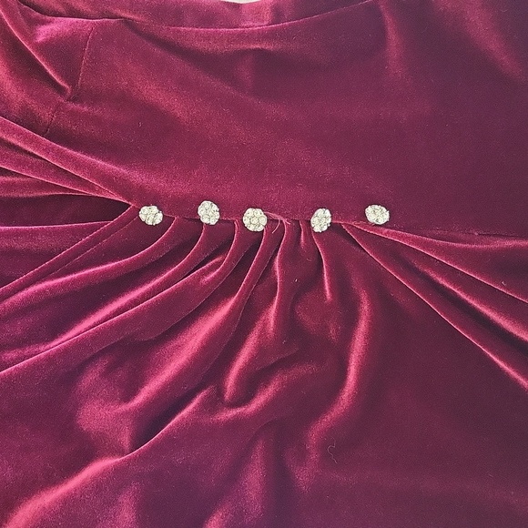 *SOLD* Signature by Robbie bee women's red velvet pleated rhinestone dress, 4P - Picture 6 of 7